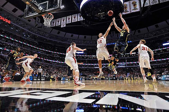 Glenn Robinson III (1) and Nik Stauskas (11)