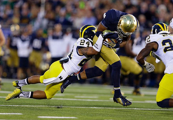 Delonte Hollowell (24) and Jarrod Wilson (22)