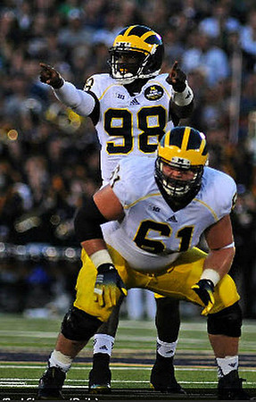 Devin Gardner (98) and Graham Glasgow (61)