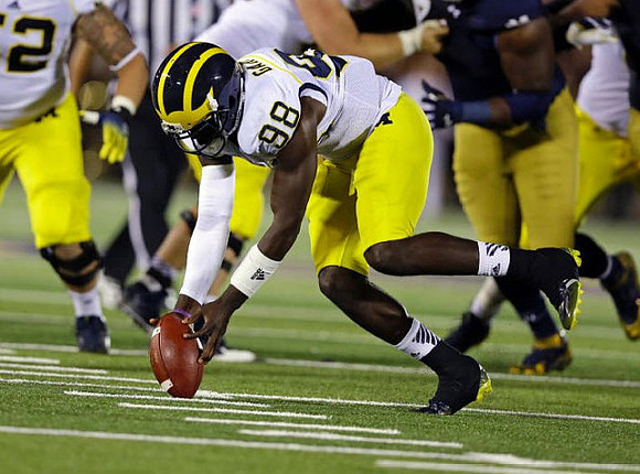Devin Gardner (98) and Mason Cole (52)