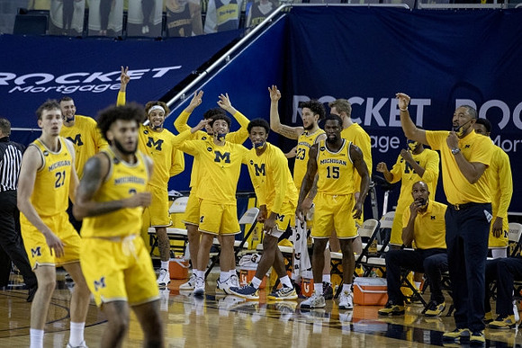 Franz Wagner (21), Isaiah Livers (2), and Michigan Team