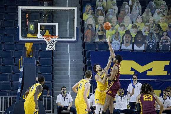 Chaundee Brown Jr. (15), Franz Wagner (21), and Brandon Johns Jr. (23)