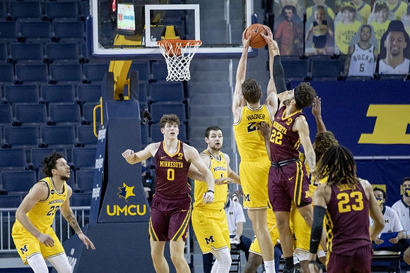 Brandon Johns Jr. (23), Hunter Dickinson (1), Franz Wagner (21), and Mike Smith (12)