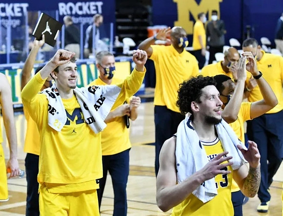 Franz Wagner (21) and Brandon Johns Jr. (23)