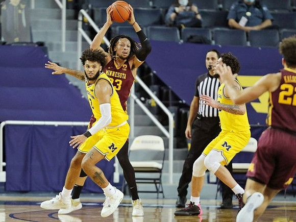 Isaiah Livers (2) and Brandon Johns Jr. (23)