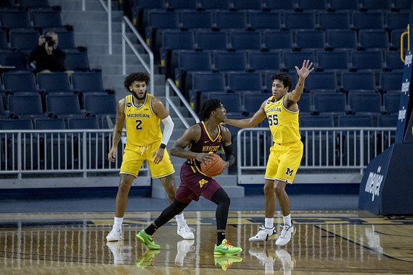 Isaiah Livers (2) and Eli Brooks (55)