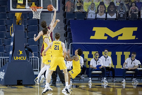 Hunter Dickinson (1), Franz Wagner (21), and Eli Brooks (55)