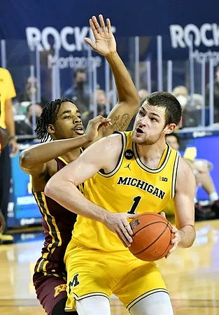 Hunter Dickinson (1)
