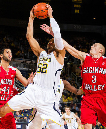 Jordan Morgan (52) and Nik Stauskas (11)