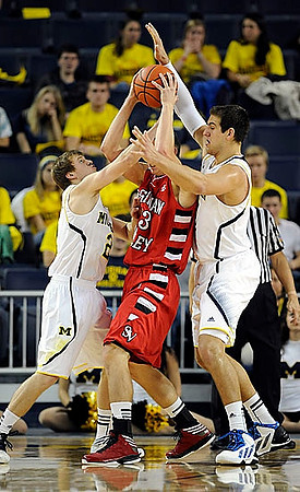 Spike Albrecht (2) and Mitch McGary (4)