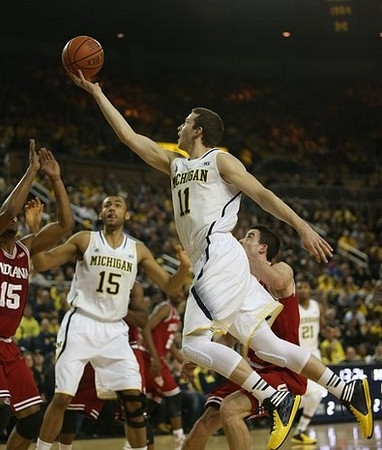 Jon Horford (15), Nik Stauskas (11), and Zak Irvin (21)