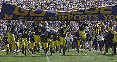 Brandon Williams (12), Shantee Orr (53), Ronald Bellamy (19), Victor Hobson (6), Cato June (2), B.J. Askew (35), and Bennie Joppru (83)