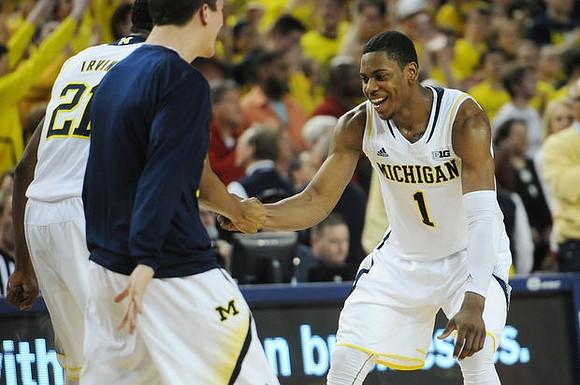 Zak Irvin (21) and Glenn Robinson III (1)