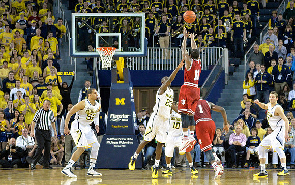 Jordan Morgan (52), Caris LeVert (23), Derrick Walton Jr. (10), and Nik Stauskas (11)