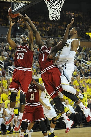 Jon Horford (15) and Zak Irvin (21)
