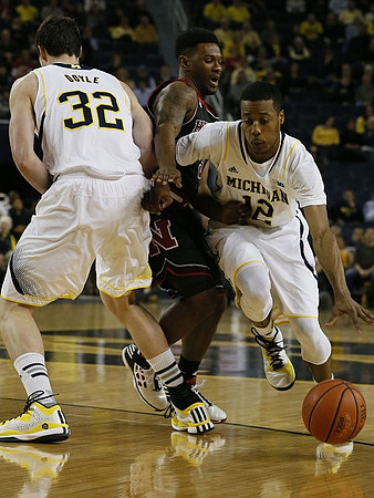 Ricky Doyle (32) and Muhammad-Ali Abdur-Rahkman (12)