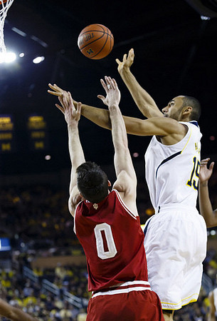 Jon Horford (15)