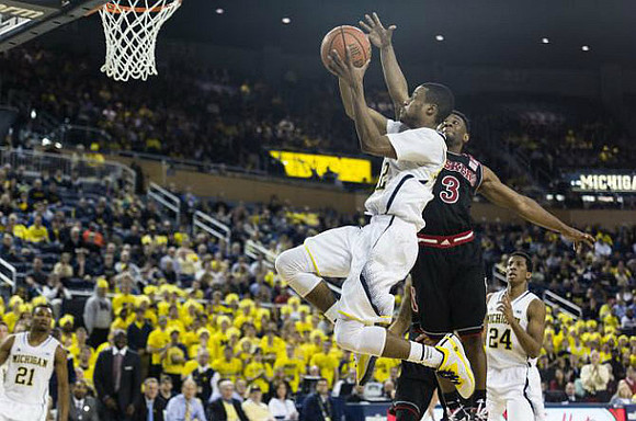 Zak Irvin (21), Muhammad-Ali Abdur-Rahkman (12), and Aubrey Dawkins (24)