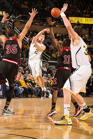 Spike Albrecht (2) and Ricky Doyle (32)