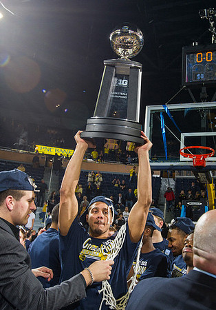 Mitch McGary (4) and Jordan Morgan (52)