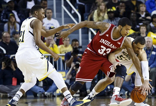 Zak Irvin (21) and Jordan Morgan (52)