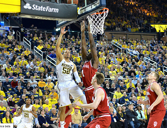 Jordan Morgan (52) and Zak Irvin (21)