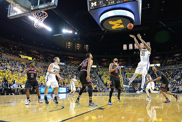 Max Bielfeldt (44), Spike Albrecht (2), and Zak Irvin (21)