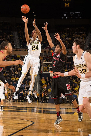 Aubrey Dawkins (24) and Ricky Doyle (32)