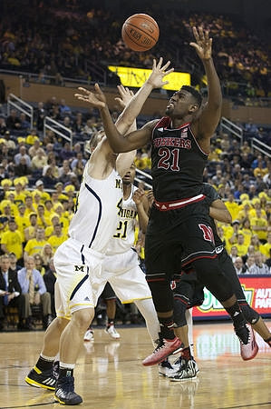 Max Bielfeldt (44) and Zak Irvin (21)