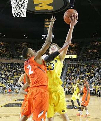 Evan Smotrycz (23) and Tim Hardaway Jr. (10)