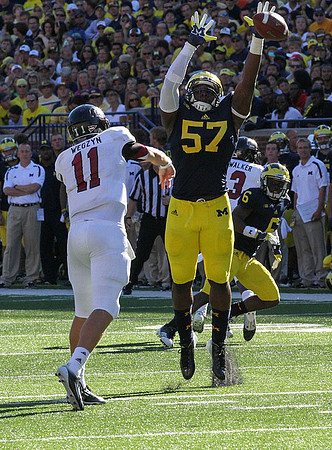Frank Clark (57) and Raymon Taylor (6)