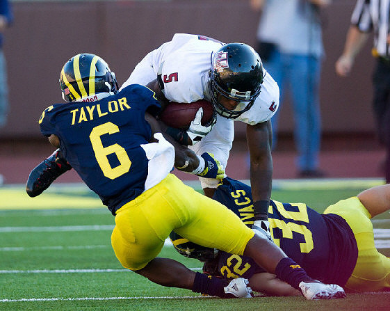 Raymon Taylor (6) and Jordan Kovacs (32)