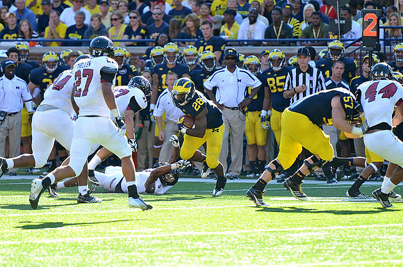 Fitzgerald Toussaint (28) and Elliott Mealer (57)