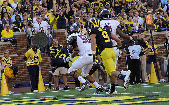 Vincent Smith (2) and Drew Dileo (9)