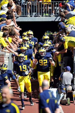Devin Funchess (19) and Keith Heitzman (92)