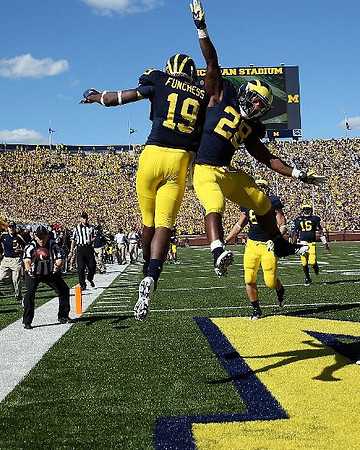 Devin Funchess (19), Fitzgerald Toussaint (28), Mike Kwiatkowski (81), and Denard Robinson (16)
