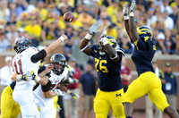 Quinton Washington (76) and Cameron Gordon (4)