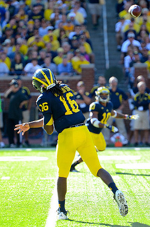 Denard Robinson (16) and Jeremy Gallon (10)