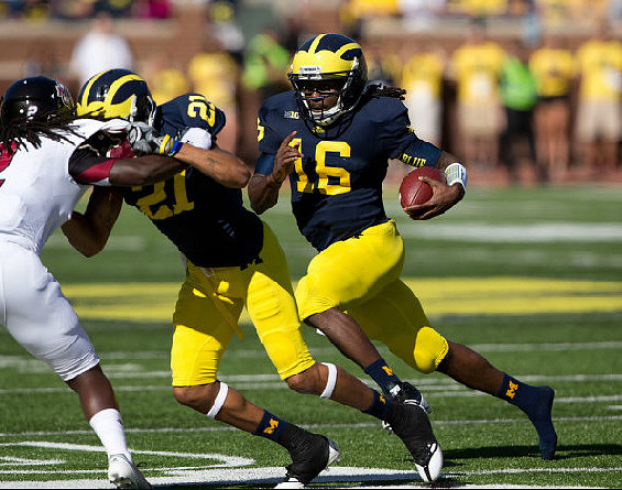 Roy Roundtree (21) and Denard Robinson (16)