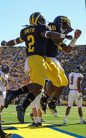 Vincent Smith (2) and Denard Robinson (16)
