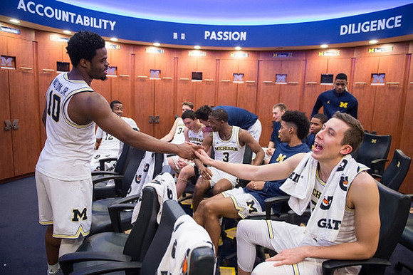 Derrick Walton Jr. (10), Duncan Robinson (22), and Michigan Team