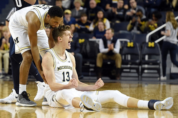 Zak Irvin (21) and Moritz Wagner (13)