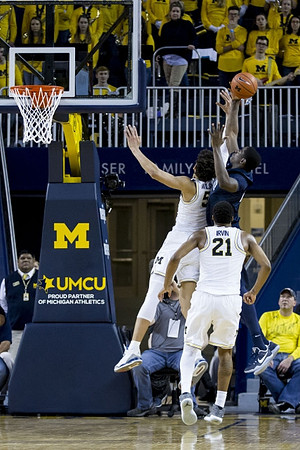 D.J. Wilson (5) and Zak Irvin (21)