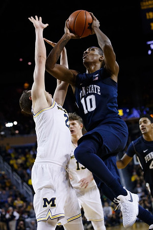 Duncan Robinson (22) and Moritz Wagner (13)