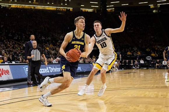Franz Wagner (21) and Juwan Howard