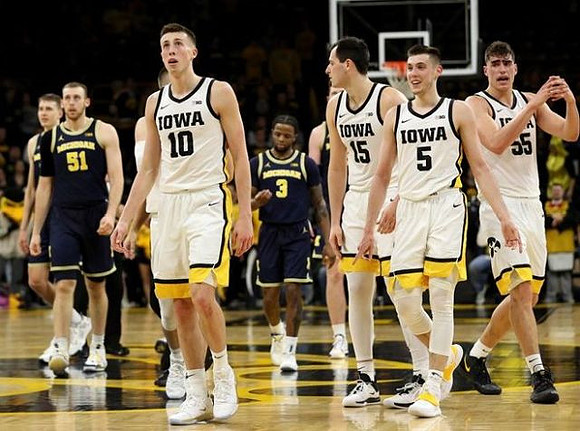 Franz Wagner (21), Austin Davis (51), and Zavier Simpson (3)