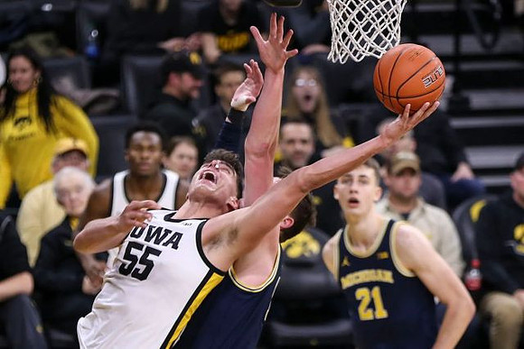 Jon Teske (15) and Franz Wagner (21)