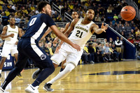 Xavier Simpson (3) and Zak Irvin (21)