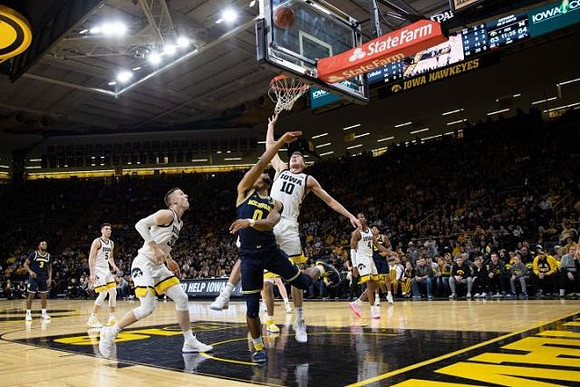 Zavier Simpson (3), David DeJulius (0), and Eli Brooks (55)