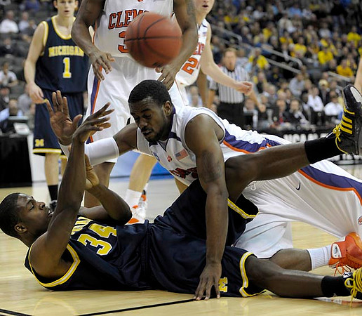 DeShawn Sims (34) and Stu Douglass (1)